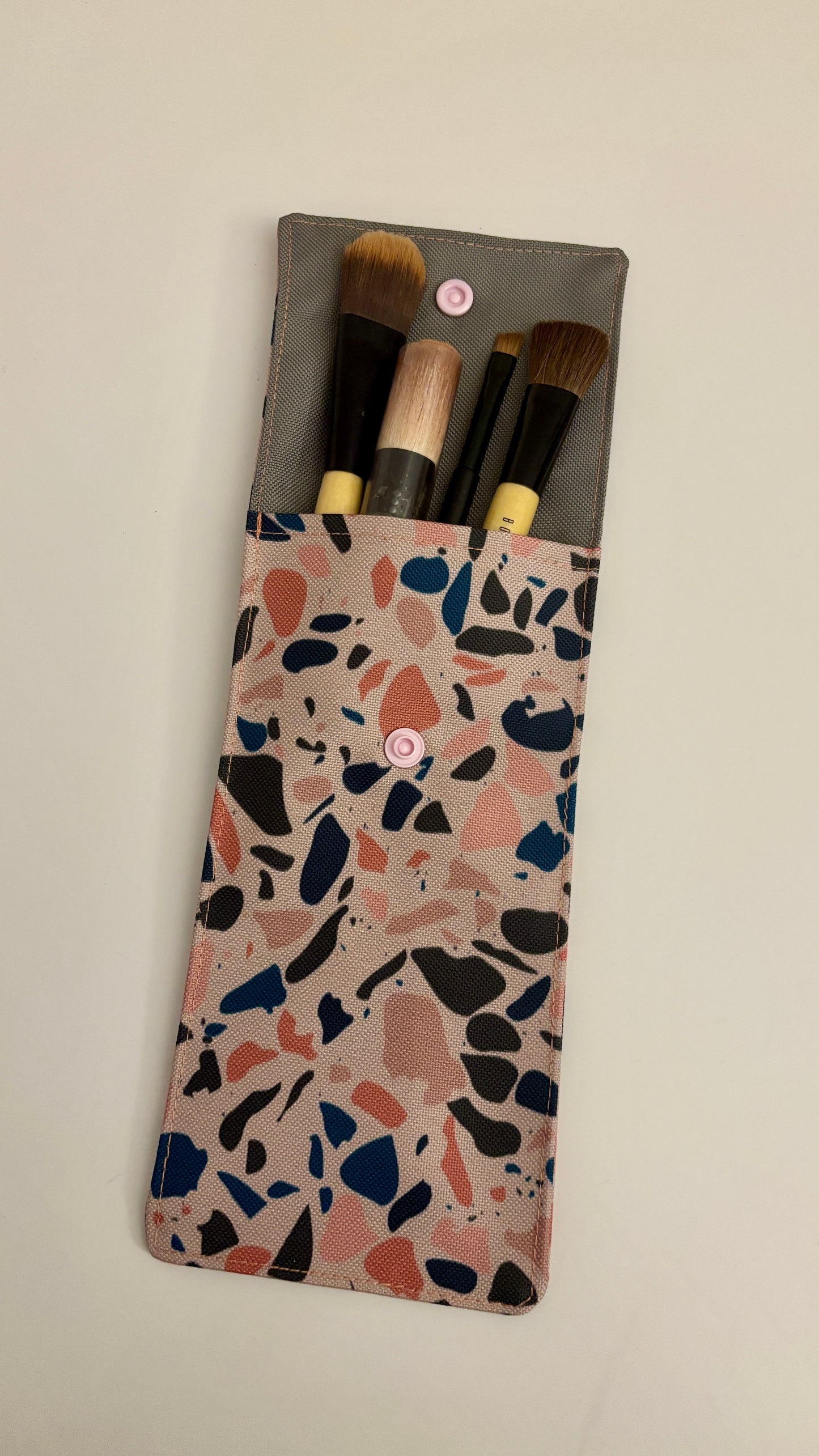 Multifunktionelles Etui - handgemacht und wasserabweisend